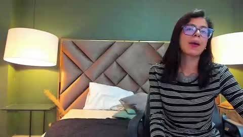 Snapshot of emily_loperaa chatting on 01/19/26, 04:05 Emily online show from 01/19/26, 04:05
