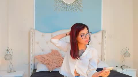 Snapshot of emily_loperaa chatting on 02/05/26, 12:26 Emily online show from 02/05/26, 12:26