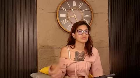 Snapshot of emily_loperaa chatting on 04/12/26, 09:31 Emily online show from 04/12/26, 09:31