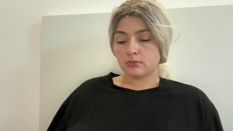 Snapshot of emily_morning_dew chatting on 10/06/25, 06:00 emily_morning_dew online show from 10/06/25, 06:00