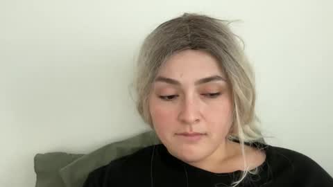 Snapshot of emily_morning_dew chatting on 10/18/25, 01:45 emily_morning_dew online show from 10/18/25, 01:45