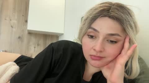 Snapshot of emily_morning_dew chatting on 10/25/25, 01:07 emily_morning_dew online show from 10/25/25, 01:07