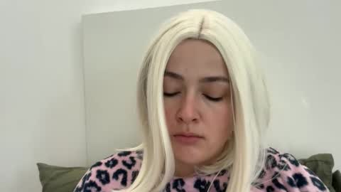 Snapshot of emily_morning_dew chatting on 11/02/25, 09:00 emily_morning_dew online show from 11/02/25, 09:00