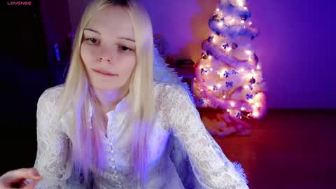Lia online show from 12/24/24, 09:22