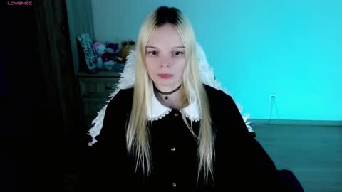 Lia online show from 02/10/25, 11:23