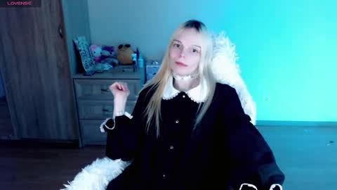 Lia online show from 02/20/25, 10:48