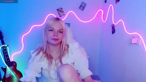 Snapshot of emily_nyaffe chatting on 10/30/25, 04:52 Lia online show from 10/30/25, 04:52