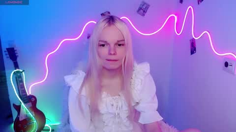 Snapshot of emily_nyaffe chatting on 11/10/25, 07:13 Lia online show from 11/10/25, 07:13