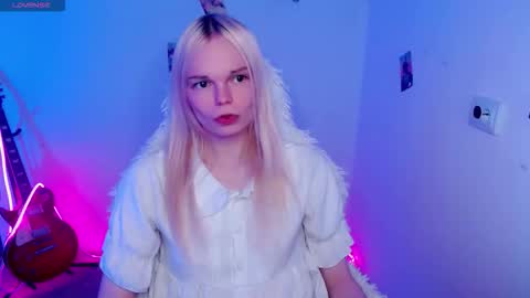 Snapshot of emily_nyaffe chatting on 11/24/25, 07:24 Lia online show from 11/24/25, 07:24