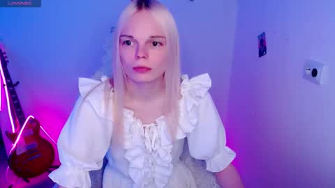 Snapshot of emily_nyaffe chatting on 12/05/25, 12:08 Lia online show from 12/05/25, 12:08