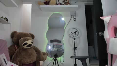 emily_palmeer online show from 12/03/24, 12:49