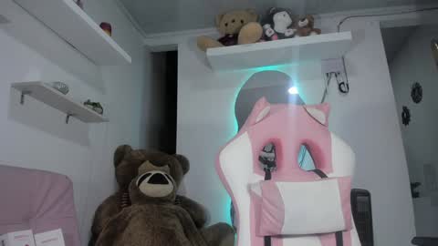 emily_palmeer online show from 12/18/24, 10:40