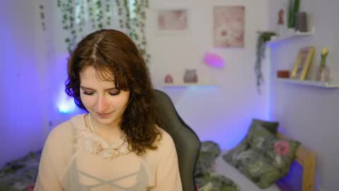Snapshot of emily_paris18 chatting on 06/05/26, 01:39 emily_paris18 online show from 06/05/26, 01:39
