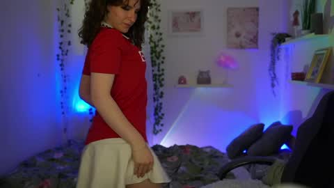 Snapshot of emily_paris18 chatting on 06/08/26, 01:11 emily_paris18 online show from 06/08/26, 01:11