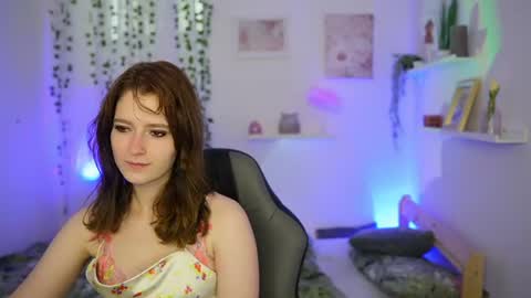Snapshot of emily_paris18 chatting on 06/12/26, 12:26 emily_paris18 online show from 06/12/26, 12:26