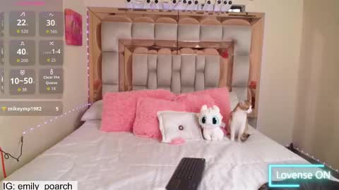 Snapshot of emily_poarch chatting on 10/11/25, 10:19 emily online show from 10/11/25, 10:19