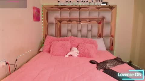 Snapshot of emily_poarch chatting on 10/16/25, 10:33 emily online show from 10/16/25, 10:33