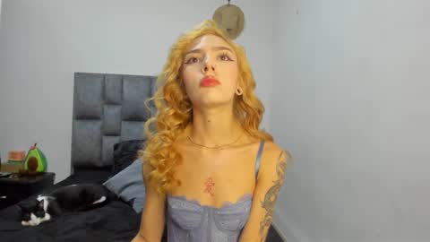 Snapshot of emily_pons chatting on 01/06/26, 06:44 Emi online show from 01/06/26, 06:44