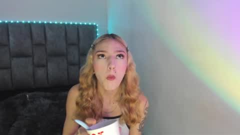 Snapshot of emily_pons chatting on 02/08/26, 06:44 Emi online show from 02/08/26, 06:44