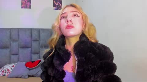Snapshot of emily_pons chatting on 02/16/26, 06:48 Emi online show from 02/16/26, 06:48