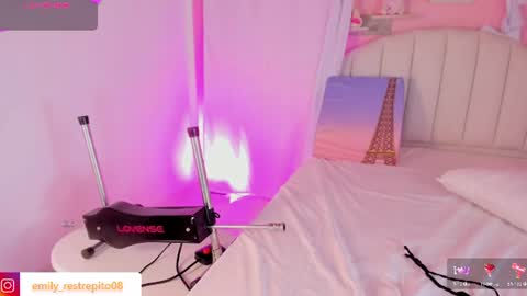 Snapshot of emily_restrepoo chatting on 06/30/26, 06:03 Emily online show from 06/30/26, 06:03
