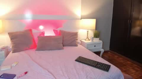 Snapshot of emily_roberts1 chatting on 11/16/25, 04:51 Emily online show from 11/16/25, 04:51