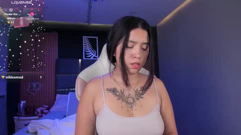 Snapshot of emily_roberts9 chatting on 10/28/25, 11:25 Emily online show from 10/28/25, 11:25