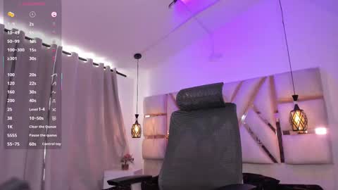 Snapshot of emily_roousee chatting on 11/22/25, 07:35 Emily online show from 11/22/25, 07:35