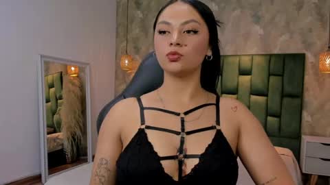 Snapshot of emily_rosee__ chatting on 05/07/26, 07:30 Emily online show from 05/07/26, 07:30