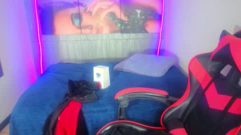 Snapshot of emily_rosse04 chatting on 12/04/25, 12:14 online show from 12/04/25, 12:14