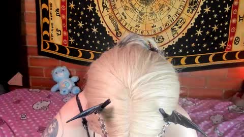 Snapshot of emily_salvatore chatting on 02/05/25, 12:53 emily_salvatore online show from 02/05/25, 12:53