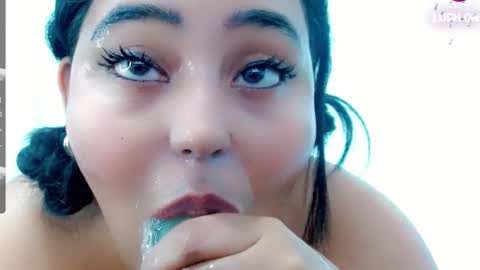 Snapshot of emily_sweet_23 chatting on 12/03/25, 09:24 Liss online show from 12/03/25, 09:24