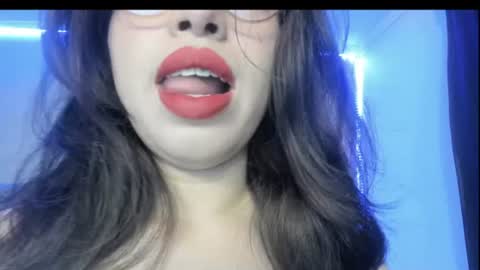 Snapshot of emily_tulip chatting on 06/11/26, 11:41 Vanesa online show from 06/11/26, 11:41