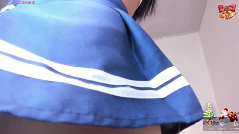 Snapshot of emily_villamil_ chatting on 12/14/25, 05:29 Emi online show from 12/14/25, 05:29