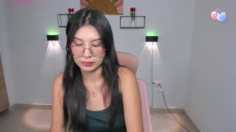 Snapshot of emily_villamil_ chatting on 02/04/26, 09:53 Emi online show from 02/04/26, 09:53