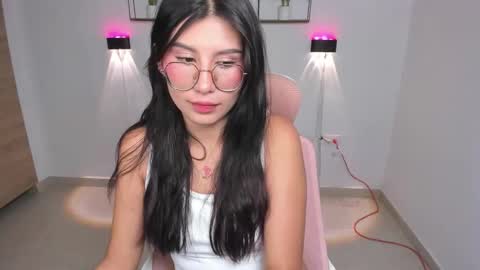 Snapshot of emily_villamil_ chatting on 02/07/26, 10:02 Emi online show from 02/07/26, 10:02
