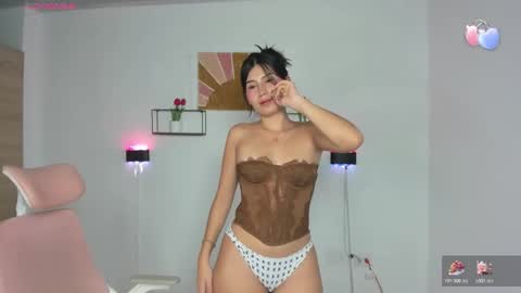 Snapshot of emily_villamil_ chatting on 02/13/26, 10:28 Emi online show from 02/13/26, 10:28