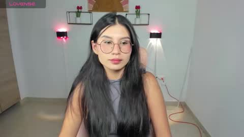Snapshot of emily_villamil_ chatting on 02/27/26, 09:48 Emi online show from 02/27/26, 09:48