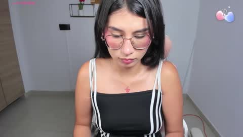 Snapshot of emily_villamil_ chatting on 03/10/26, 09:20 Emi online show from 03/10/26, 09:20