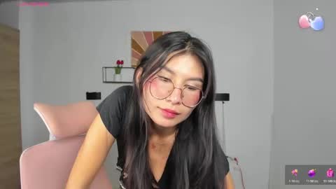 Snapshot of emily_villamil_ chatting on 03/25/26, 10:16 Emi online show from 03/25/26, 10:16