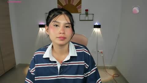 Snapshot of emily_villamil_ chatting on 04/23/26, 11:18 Emi online show from 04/23/26, 11:18