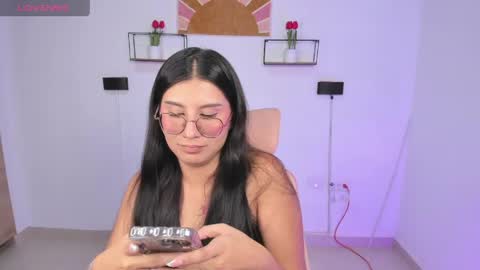 Snapshot of emily_villamil_ chatting on 05/26/26, 10:28 Emi online show from 05/26/26, 10:28