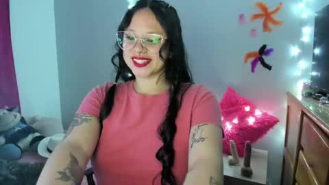 Snapshot of emily_vixen_ chatting on 10/20/25, 05:19 emily_vixen_ online show from 10/20/25, 05:19
