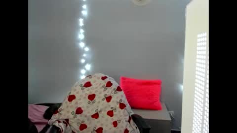 Snapshot of emily_vixen_ chatting on 10/25/25, 05:04 emily_vixen_ online show from 10/25/25, 05:04