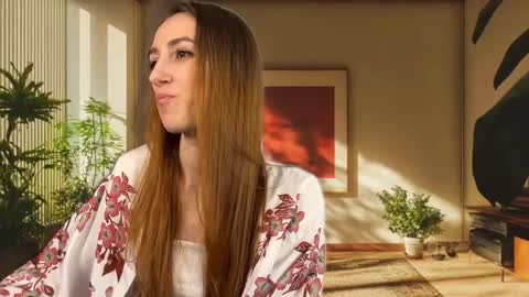 Snapshot of emily_w0w_ chatting on 10/04/25, 05:11 Lia online show from 10/04/25, 05:11