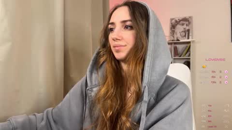 Snapshot of emily_w0w_ chatting on 02/01/26, 07:45 Lia online show from 02/01/26, 07:45