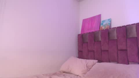 emily_w2 online show from 09/17/25, 03:41