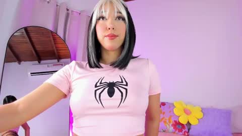 emily_walker4 online show from 04/18/26, 02:37