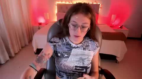 emily_warren__ online show from 10/03/25, 09:45