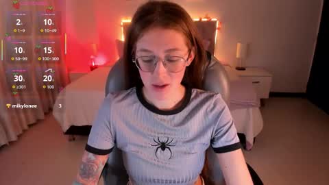 emily_warren__ online show from 10/15/25, 07:36